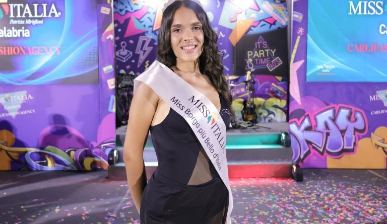 Miss Italia Calabria: a Oriolo trionfa Daniela Bianchimano, eletta Miss Borghi Più Belli d’Italia 2026