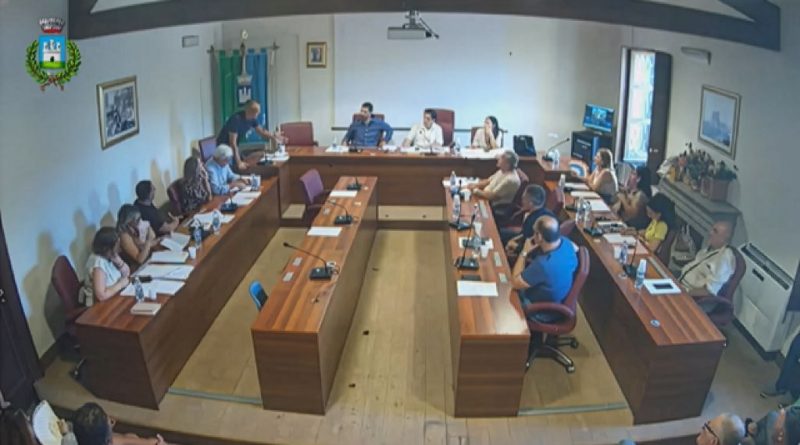 Isola di Capo Rizzuto al bivio: lo spettro del terzo commissariamento e il nodo depurazione a Capo Piccolo