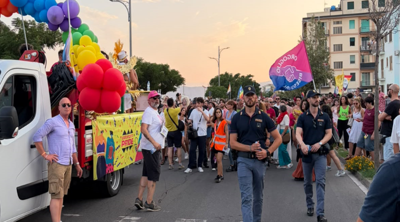 Catanzaro, il primo Pride è un successo di partecipazione e sicurezza: nessun incidente al corteo sul lungomare