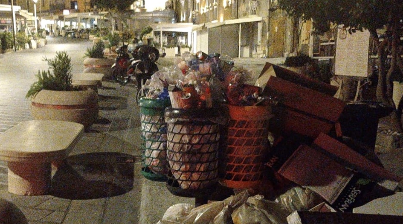 Tropea, l’ombra dei rifiuti sulla “Perla del Tirreno”: l’opposizione attacca la gestione del decoro urbano