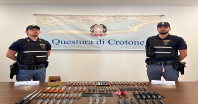 Crotone, maxi sequestro di armi sul lungomare: due denunce. Il SIULP applaude gli agenti: “Risultato record, ora l’Amministrazione valorizzi il personale”