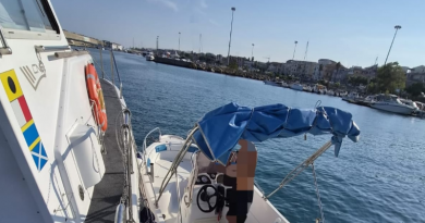 Crotone, pugno duro della Guardia Costiera: pioggia di multe a diportisti e lidi. Tratto in salvo un natante, salvata tartaruga Caretta Caretta