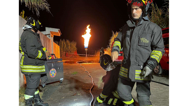 Fuga di gas da un serbatoio di GPL a Nicotera Marina: decisivo l’intervento dei Vigili del Fuoco nella notte di Ferragosto