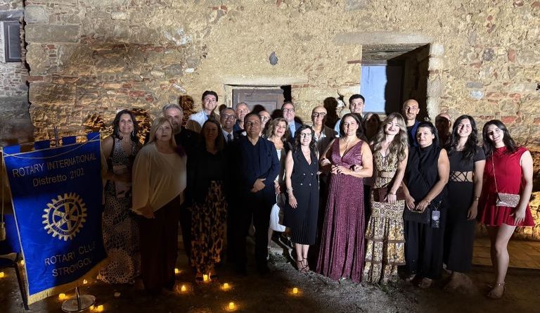 Successo e suggestione al Castello di Strongoli: la magia di “Candle Harmony” inaugura il Festival Leonardo Vinci