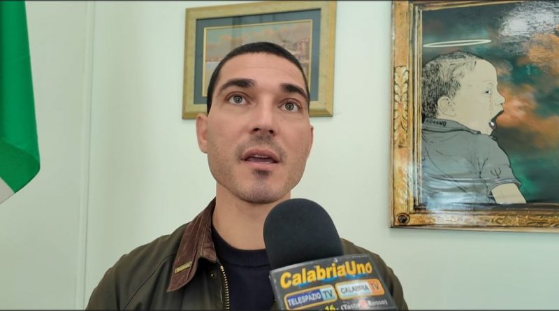 Crotone, stop alle strisce blu davanti all’ospedale e sosta gratis per le auto elettriche: la mozione in Consiglio Comunale