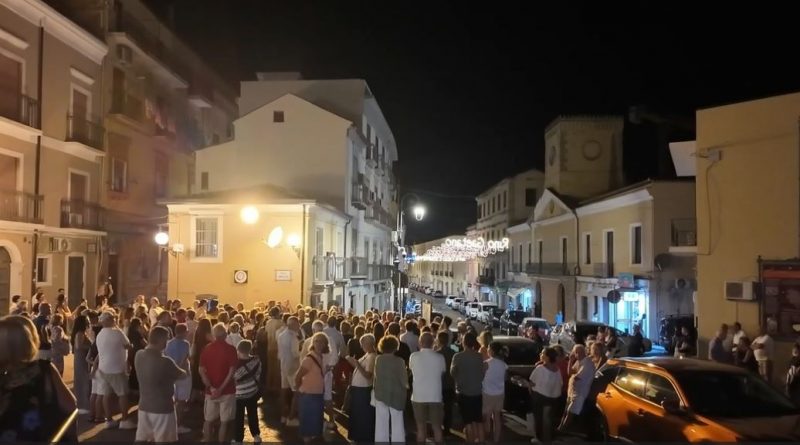 VIDEO – Crotone, il centro storico si riscopre di sera: il successo del 54° itinerario della Fondazione Santa Critelli