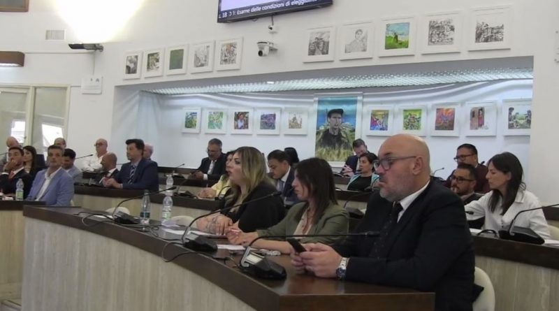 Crotone, tra record di raccolta differenziata e fibrillazioni in maggioranza: il paradosso di Palazzo di Città