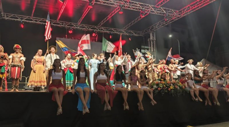 Castrovillari, al via la 40ª Estate Internazionale del Folklore: la città si trasforma nella capitale dei popoli