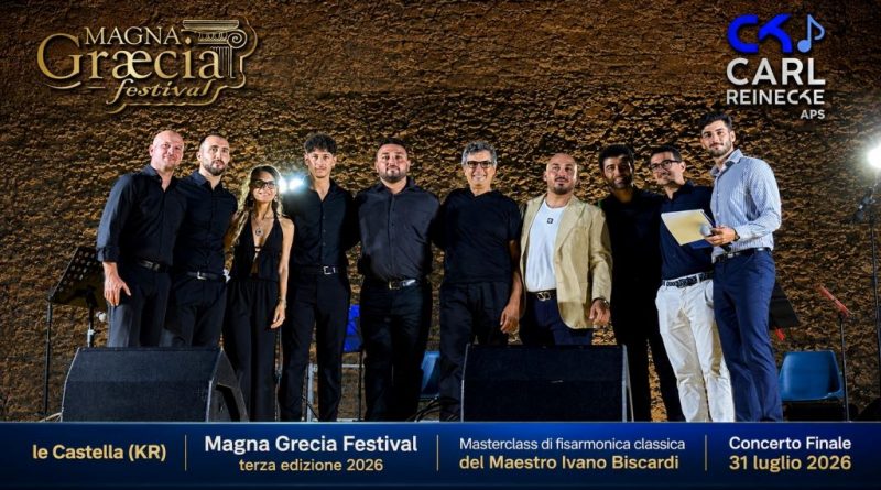 Le Castella, la fisarmonica incanta il Castello Aragonese: successo per il Magna Græcia Festival