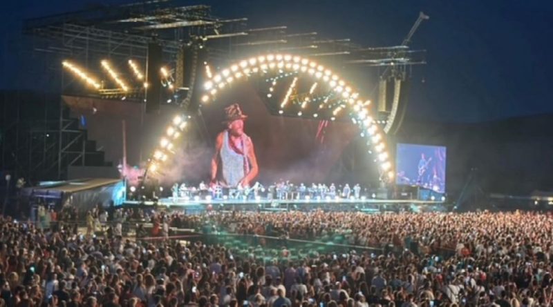 Catanzaro, il Jova Beach Party è una festa blin30mila in delirio, la macchina della sicurezza supera l’esame