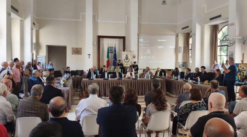 Sanità, Castrovillari fa fronte comune: voto unanime in Consiglio per il rilancio dell’Ospedale Spoke
