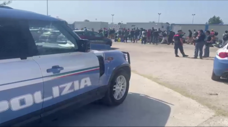 San Ferdinando, addio alla tendopoli dei migranti: sgombero, bonifica e ricollocamenti dopo il maxi-blitz interforze