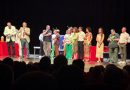 Il teatro Scaramuzza fa il pieno di risate e solidarietà: la satira politica dei giornalisti conquista Crotone