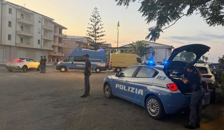 Crotone, maxi-operazione della Polizia sul territorio: sei denunce, un arresto e sequestri di droga. Sotto lente anche la movida e le arterie stradali