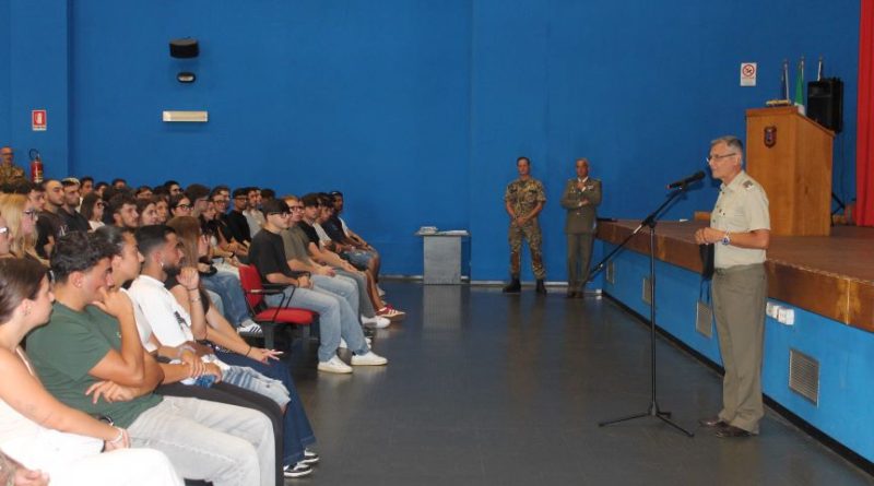 Calabria, l’Esercito apre le porte della Caserma “Calò”: a Lamezia Terme l’Open Day per i futuri volontari