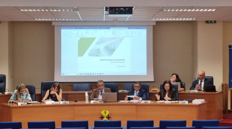 Trasporti in Calabria, svolta in Commissione: via libera al Piano Regionale e alla riforma del TPL