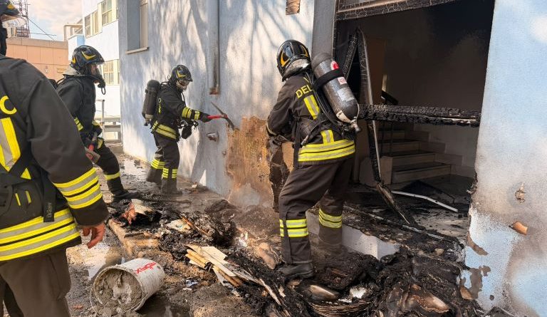 Crotone paura nel pomeriggio al “San Giovanni di Dio”: fiamme all’esterno dell’ospedale, fumo nei reparti