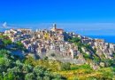 Badolato, quarant’anni dopo la provocazione del “paese in vendita”: la desertificazione dei borghi è ormai una tragedia