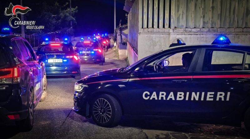 Far West ad Arghillà: spari ad altezza d’uomo e telecamere distrutte. Sei arresti a Reggio Calabria Far West ad Arghillà: spari ad altezza d’uomo e telecamere distrutte. Sei arresti a Reggio Calabria