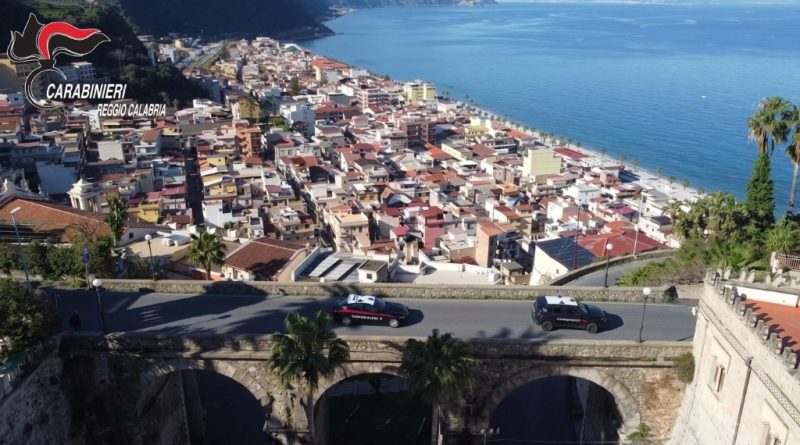 VIDEO – BAGNARA CALABRA (RC) – Sangue e violenza nella notte: diciassettenne ferito alla testa da un colpo di pistola. Arrestati due coetanei per tentato omicidio