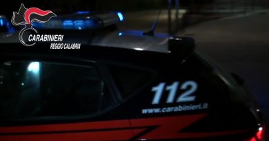 Villa San Giovanni, sventata la rapina nella sala slot il titolare disarma il malvivente all’alba: arrestato dai Carabinieri