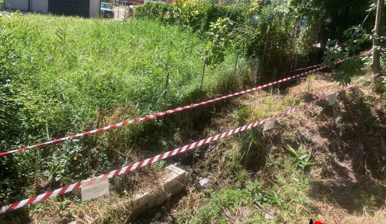 Inquinamento a Cotronei, sversava oli esausti sul terreno: denunciata la titolare di un’officina