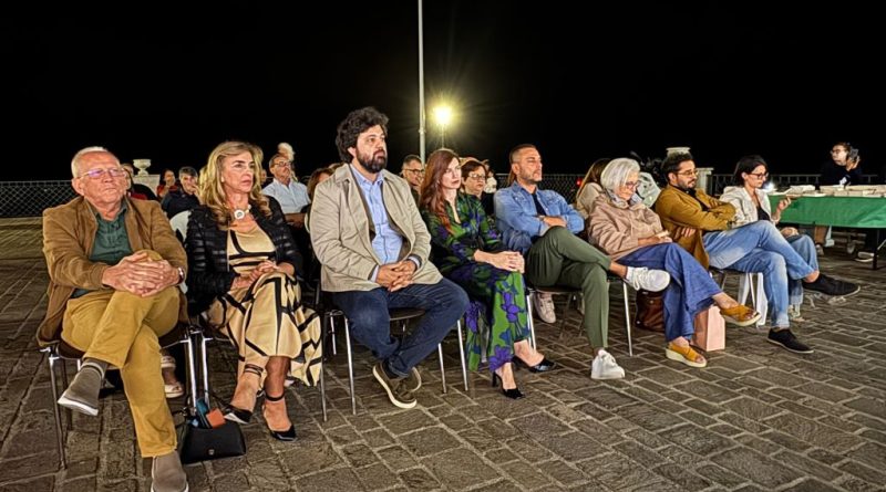 Il “fenomeno” Nicola Pesce strega Mesoraca: la cultura riparte dall’entroterra calabrese
