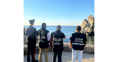 Blitz nella movida a Stalettì: locale sovraffollato e lavoratori in nero. Scatta la sospensione