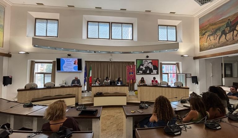 Crotone, parte il progetto sull’affido familiare: nasce la “parentela sociale” per sostenere i minori