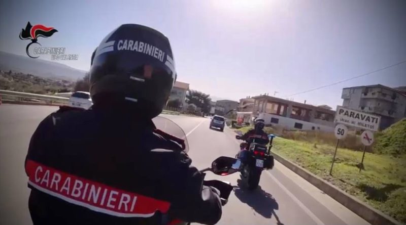 Mileto, blitz nella notte: sorpresi in giardino con piede di porco e passamontagna, due arresti