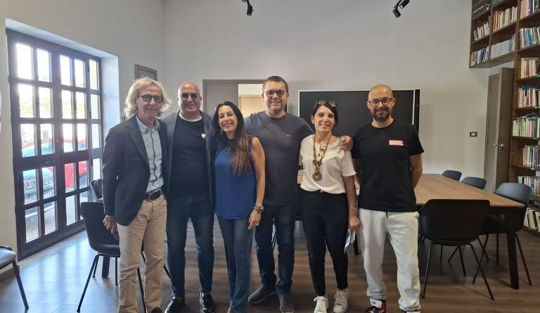 Caulonia (RC) anziana sola in casa salvata dall’assistente sociale: scatta la catena della solidarietà