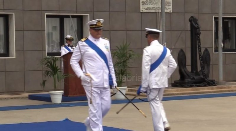 VIDEO – Passaggio di consegne alla Capitaneria di Crotone: Morello saluta dopo 39 mesi, si insedia il comandante Mazza