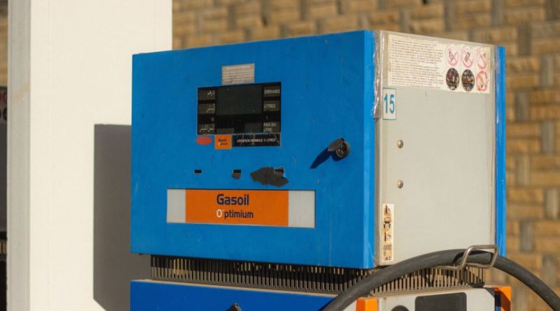 4% di Acqua nel gasolio: maxi sequestro a Crotone dopo il boom di auto in panne. La Guardia di Finanza sigilla un intero distributore.