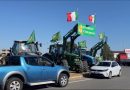 VIDEO – Crotone, trattori in strada sulla Statale 106: scatta la protesta contro il caro carburanti
