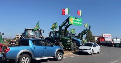 La Calabria dei trattori in rivolta: blocchi e presidi contro il caro-vita. «Le nostre aziende sono allo stremo»