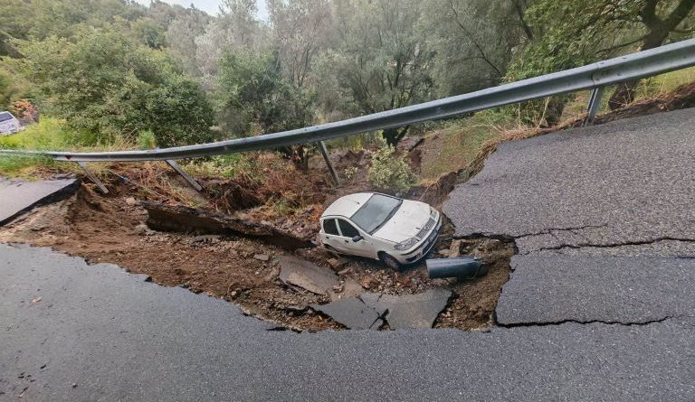 Roccaforte del Greco isolata dopo la bomba d’ acqua: il sindaco Nucera chiede lo stato di calamità