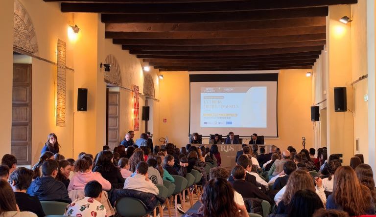 Cerisano incorona i giovani talenti: a Palazzo Sersale la festa dell’arte nel nome di Michel Fingesten