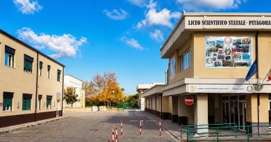 Crotone: falsi inviati del Vescovo al Liceo Scientifico: la Curia allerta i Carabinieri e la Questura