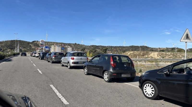 Crotone caos carburante: distributori a secco. Corsa al pieno tra Tufolo e Farina. Blocco autotrasporti e autobotti ferme a Taranto: la crisi si aggrava.