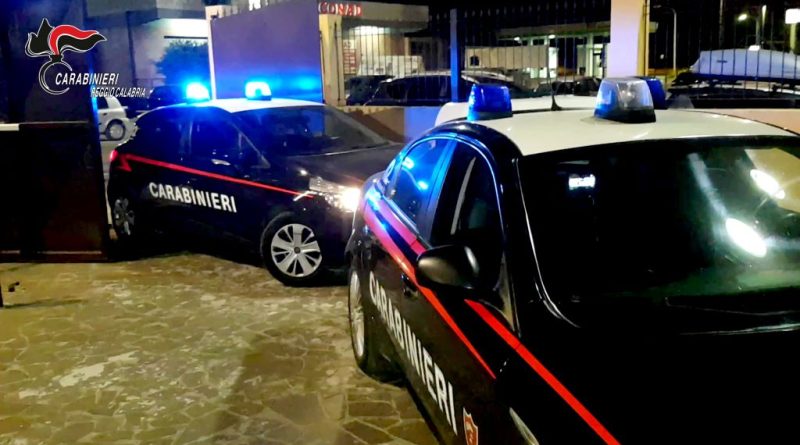 VIDEO – Blitz nel villaggio turistico: finisce a Parghelia la fuga del latitante Vincenzo La Rosa
