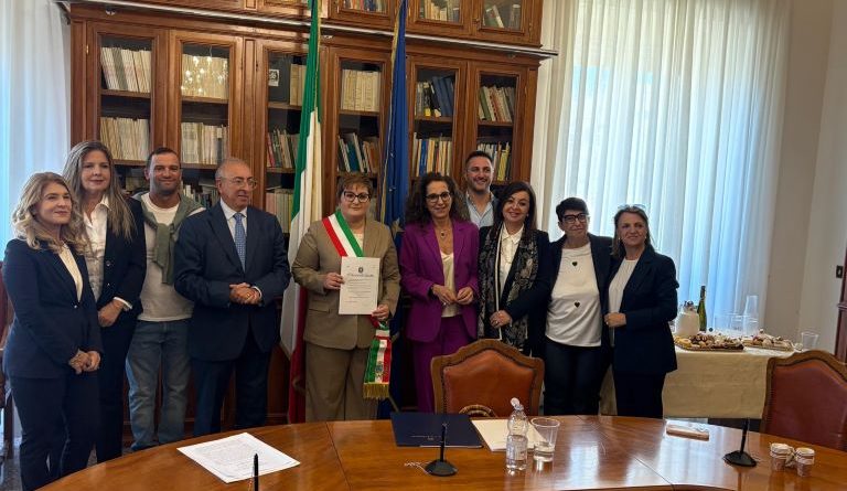 Borgia diventa “Città”: la consegna del titolo in Prefettura