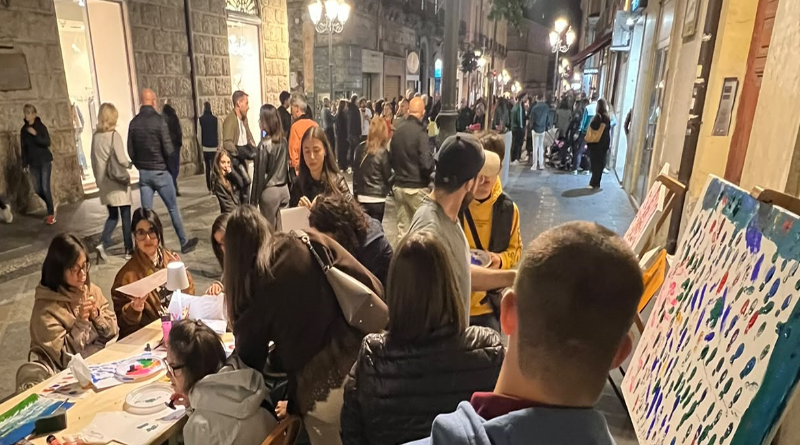 “Strade di Velluto” protagonista all’inaugurazione di Isola 22: l’arte inclusiva illumina il cuore di Catanzaro