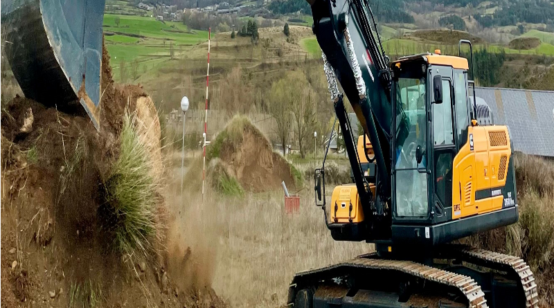 Roccaforte del Greco, rubato l’escavatore di Calabria Verde: l’ira del sindaco Nucera