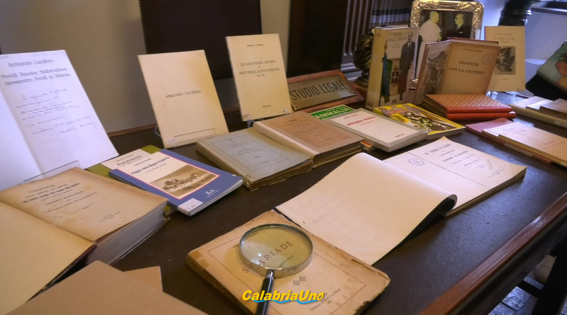 VIDEO – Il Fondo Falcone Lucifero aperto straordinariamente al pubblico in occasione del Bibliopride 2026: Crotone riscopre i suoi tesori