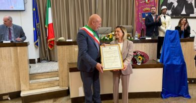 VIDEO – A Maria Luisa Mingrone il “Pitagora d’Oro” della città di Crotone