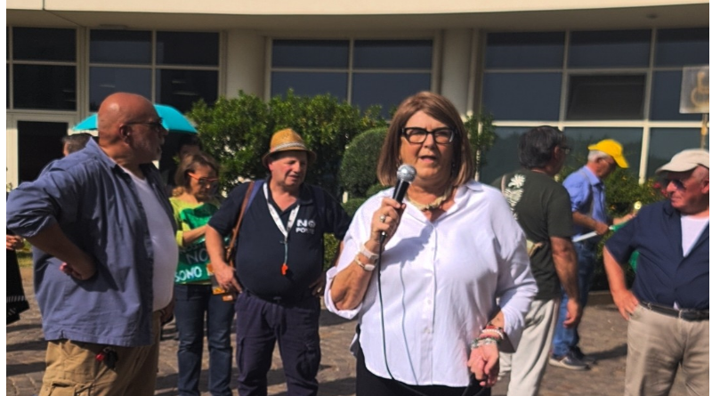 Calabria contro l’eolico selvaggio: sindaci e cittadini in rivolta alla Cittadella. Barbuto (M5S): «Subito la mia legge per fermare la speculazione»