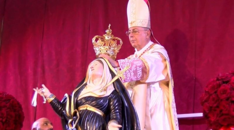 VIDEO – Ciminà, la fede si fa storia: incoronata la Madonna Addolorata con il capolavoro di Michele Affidato