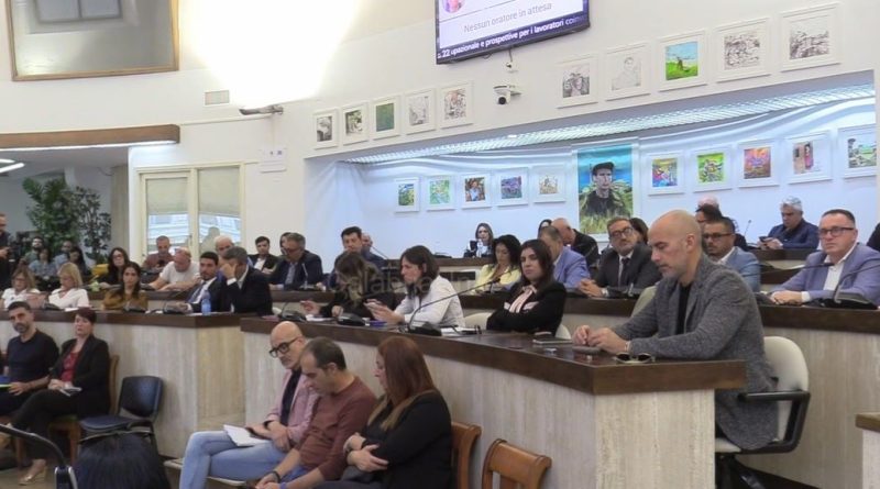 VIDEO – Crisi Chiama Roma e Konecta: il Consiglio Comunale di Crotone si mobilita a tutela dei lavoratori