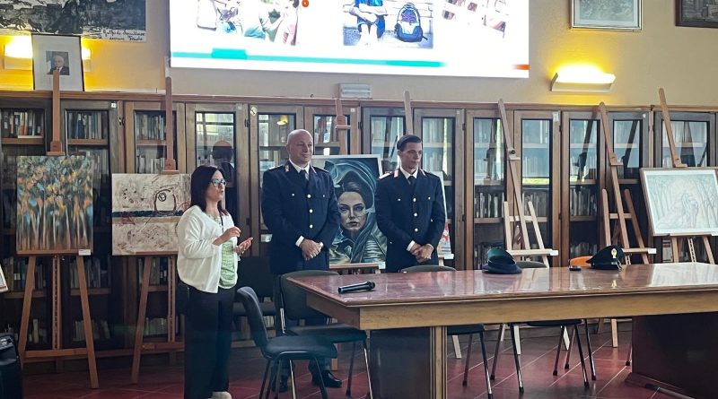 Cyberbullismo e trappole del web: la Polizia Postale incontra cento studenti a Tiriolo per “Una Vita da Social”
