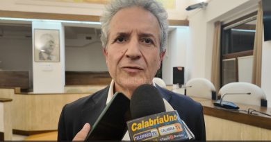 VIDEO – Sanità crotonese alla svolta: piano da 300 milioni per il nuovo ospedale e scommessa sulle alte tecnologie